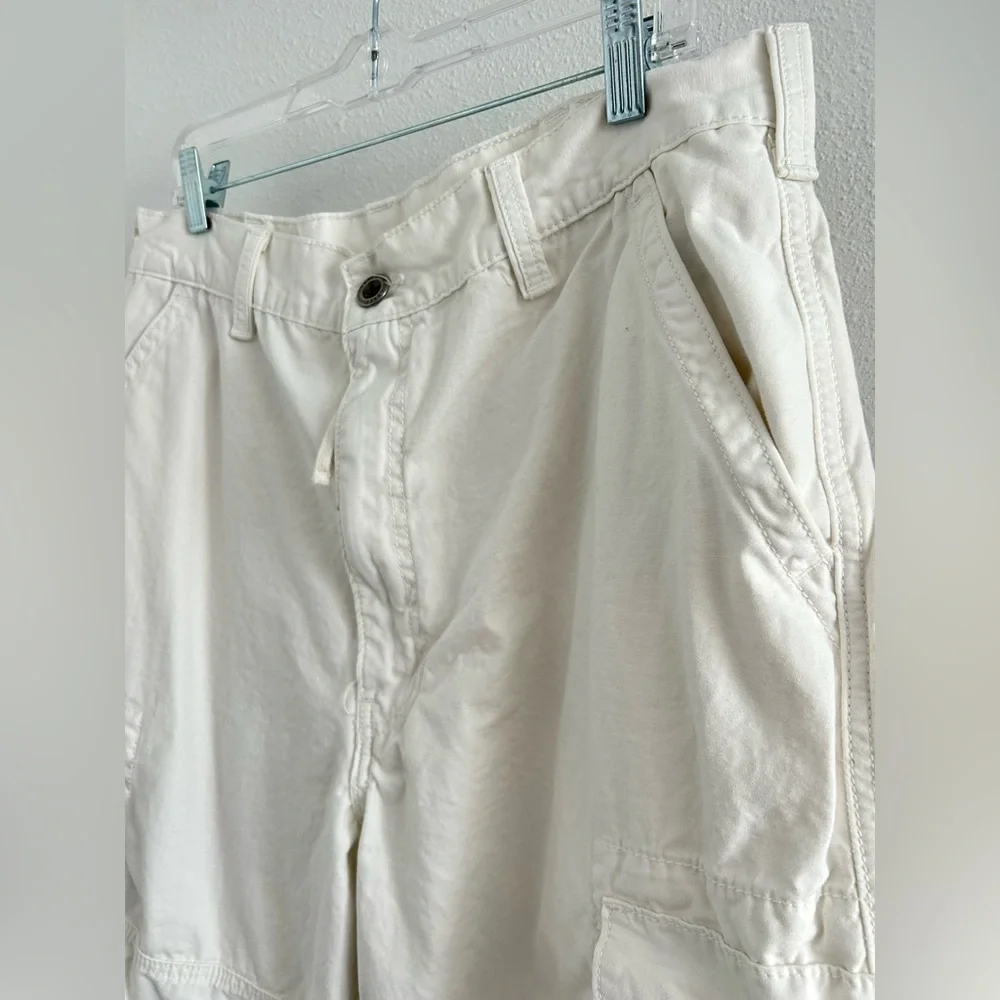 Levi's White Cargo Shorts with Multiple Pockets Size 36